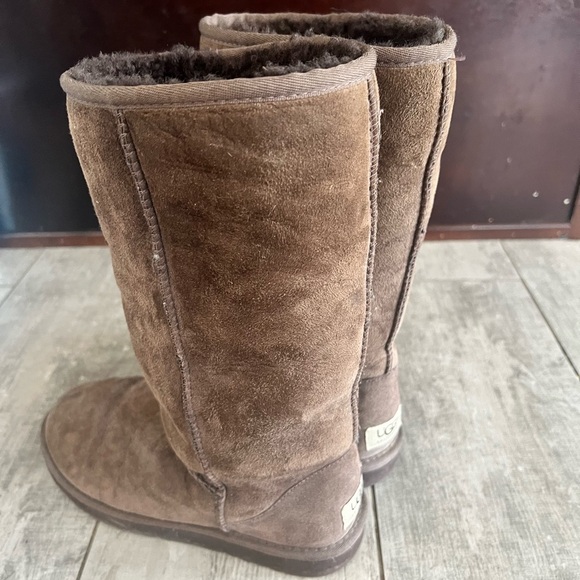 UGG Shoes - Classic Tall Uggs size 7
VGUC